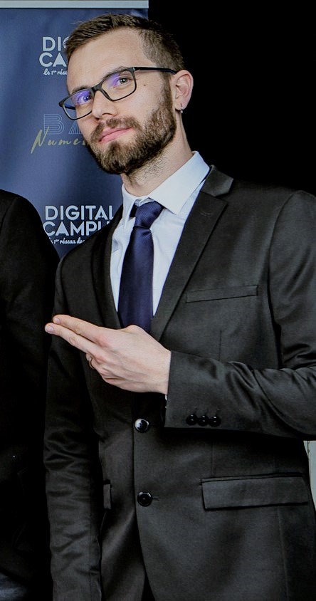 Jonathan BESSON major de promo DCPRO8 au bal de promo en décembre 2018 à Bordeaux